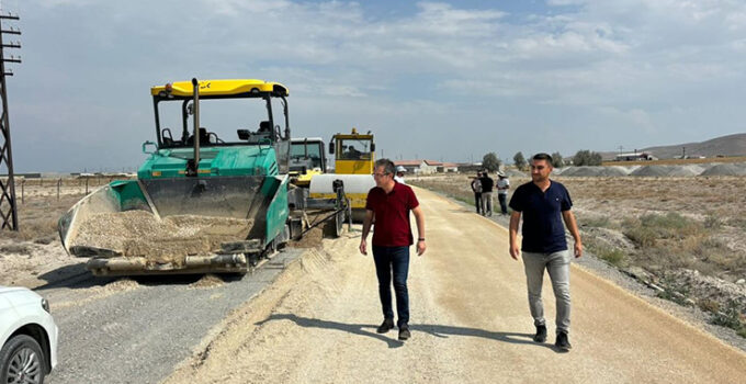 Karapınar’da yol genişletme çalışmaları yapılıyor
