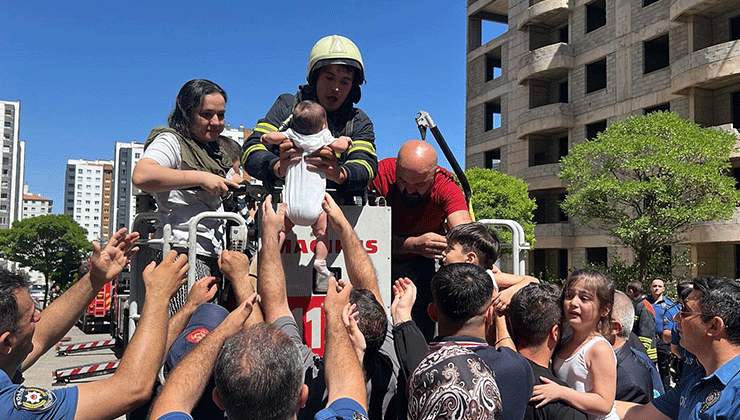 Kayseri’de 14 katlı binada yangın
