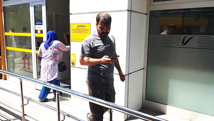 Kendisini arayan ‘sahte polise’ inandı, bin 500 dolarından oldu