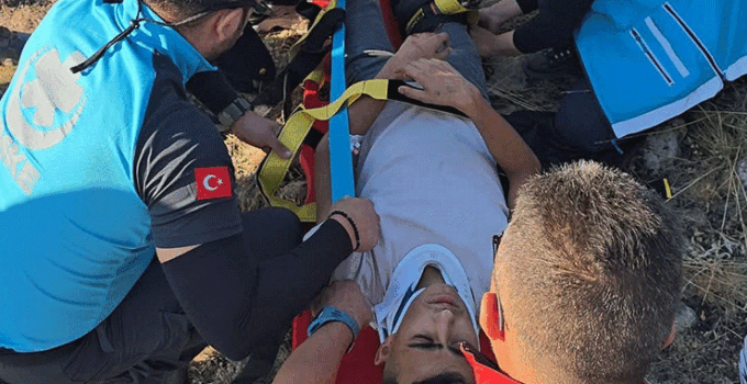 Kontrolden çıkan otomobil devrildi: 3 yaralı