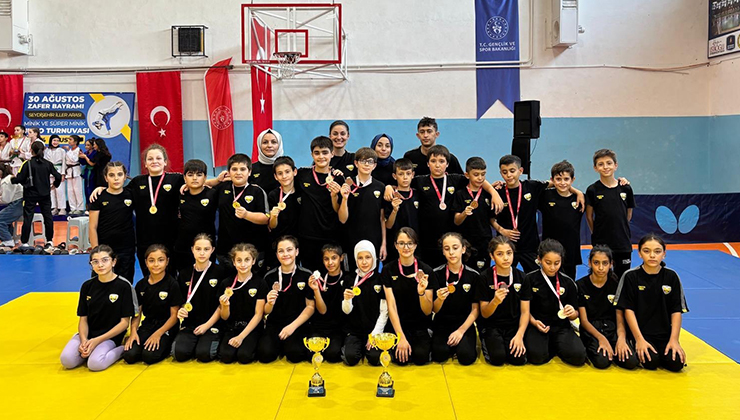Konya Büyükşehir şampiyon oldu
