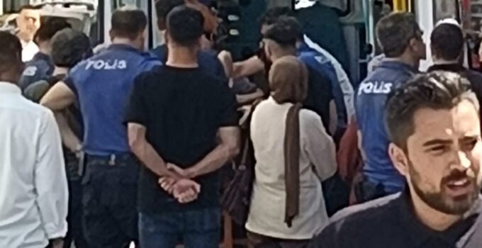 Konya’da 2 kardeş, kaldırımda yürüyen 2 kişiyi bıçakladı