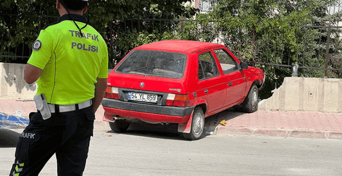 Konya’da dur ihtarına uymayan sürücü polise çarptı