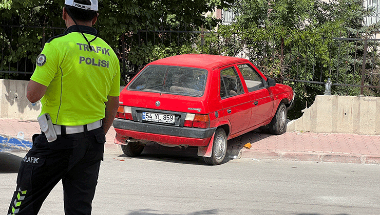 Konya’da dur ihtarına uymayan sürücü polise çarptı