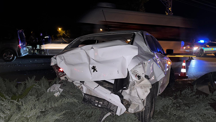 Konya’da hafif ticari araçla otomobilin çarpıştığı kazada 4 kişi yaralandı
