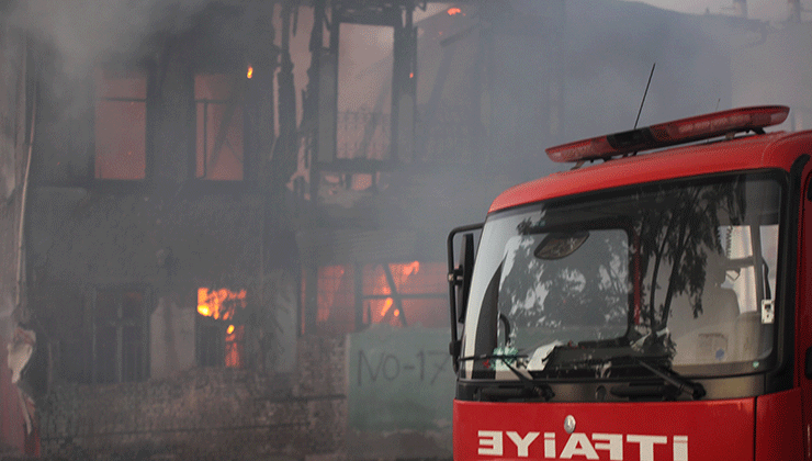 Konya’da metruk binada yangın