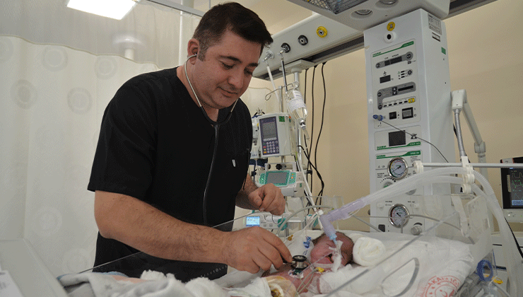 Konya’da minik Eva Nehir, yapay kalp zarıyla sıkıntılarından kurtuldu