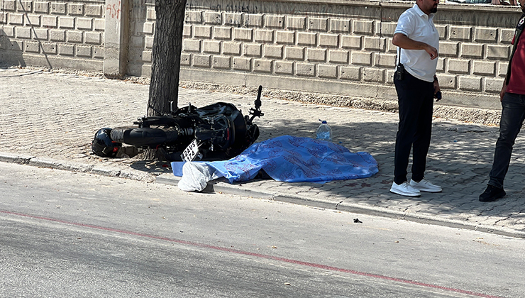 Konya’da motosiklet önce bisikletliye ardından ağaca çarptı: 2 ölü