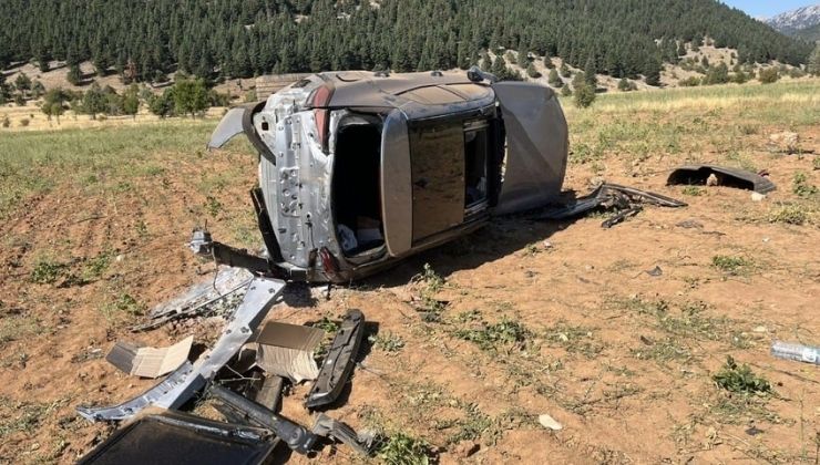 Konya’da otomobil tarlaya devrildi: 2 yaralı