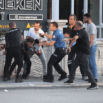 Konya’da polis ekiplerinden nefes kesen müdahale: Bıçağı boğazına dayadı…