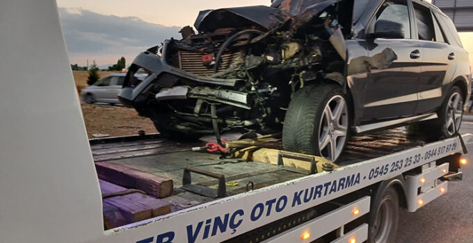Konya’da tıra arkadan çarpan otomobildeki 5 kişi yaralandı