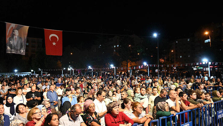 Konya’da Zafer Bayramı kutlamaları Türk Halk Müziği ile buluştu