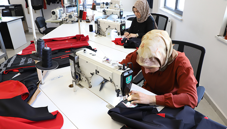 Konyalı kadınlar 110 yıl sonra aynı ruhu taşıyarak üniformaları dikti