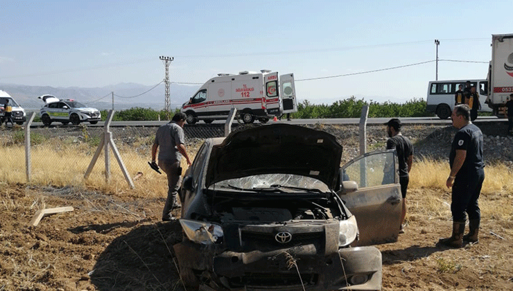 Malatya’da kontrolden çıkan otomobil bahçeye uçtu: 3 yaralı