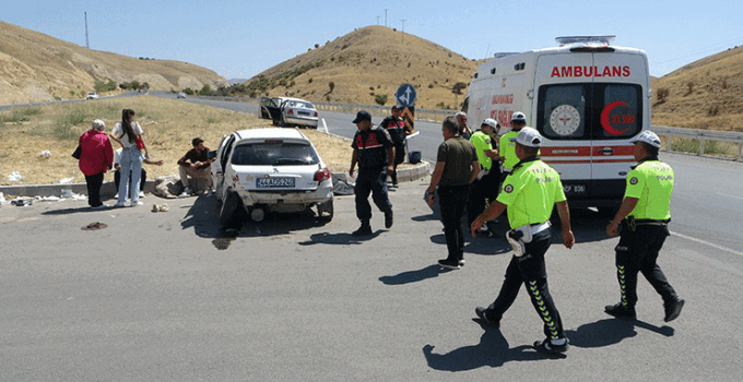 Malatya’da otomobiller çarpıştı: 1 ölü, 4 yaralı