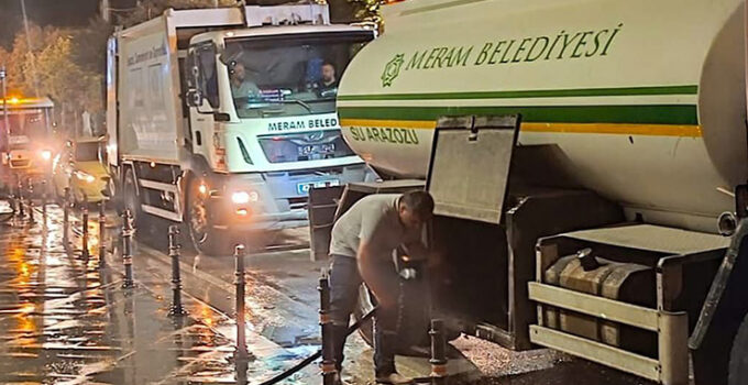 Meram Belediyesinden gece mesaisi