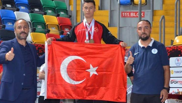 Meram’ın altın çocuğu Muhammed Eren yine zirvede!
