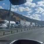 Mıcır yüklü tır devrildi: TEM Otoyolu İstanbul istikametinde trafik felç oldu