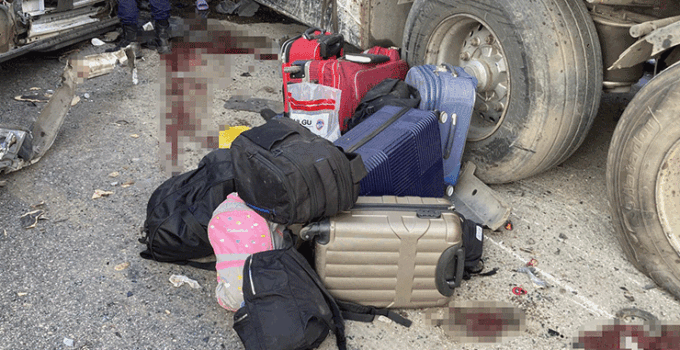 Öğrencileri Mersin’e tatile getiren minibüs kaza yaptı: 2 ölü, 10 yaralı