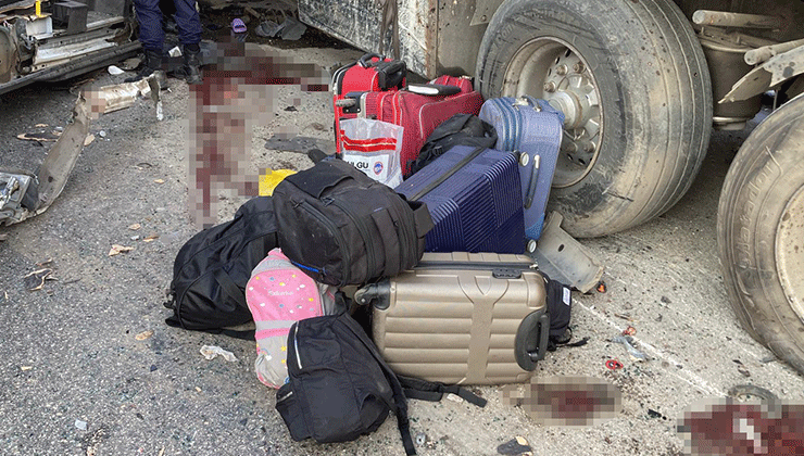 Öğrencileri Mersin’e tatile getiren minibüs kaza yaptı: 2 ölü, 10 yaralı