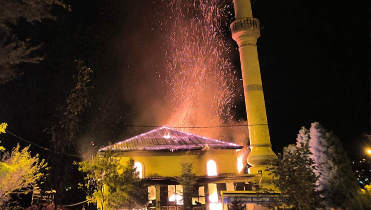 Ordu’da 60 yıllık cami küle döndü