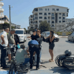 Otomobil ile motosiklet çarpıştı, yaralıya yoldan geçen doktor müdahale etti