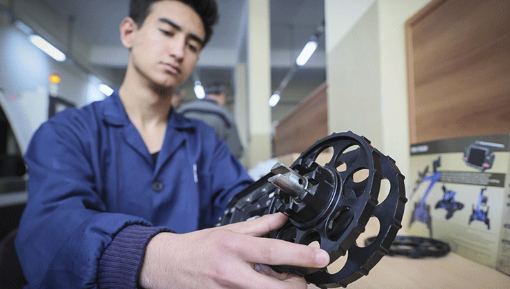 Özel mesleki ve teknik Anadolu liselerinde öğrencilere ödenen destek artırıldı