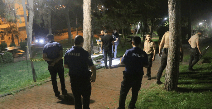 Parkta çıkan tartışmada kalbinden bıçaklanarak öldürüldü