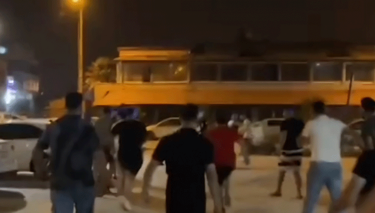 Parktakiler ile ihbara gelen polislere bıçak çeken alkollü 4 kişi gözaltına alındı