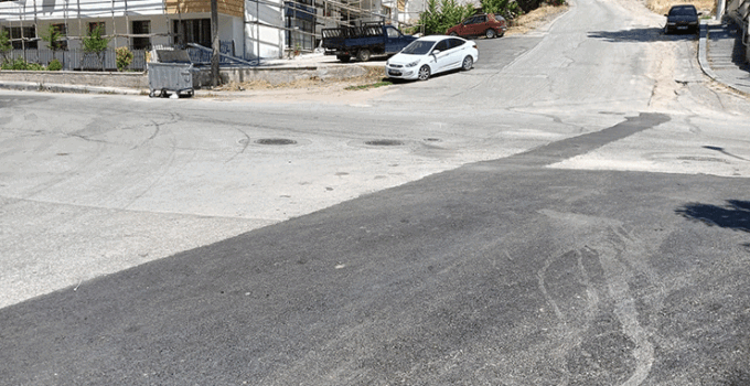 Sürücü fren yerine gaza bastı: 2 yaralı