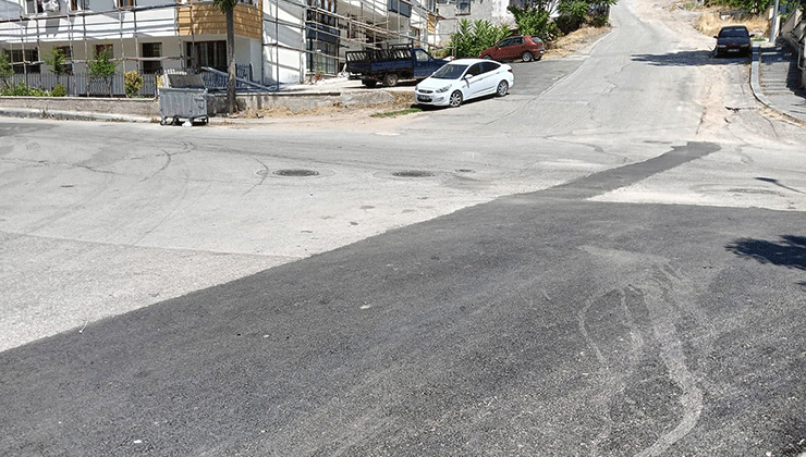 Sürücü fren yerine gaza bastı: 2 yaralı