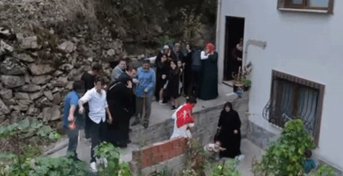 Trabzon’da kana bulanan gelin alma merasimindeki silah atma anları böyle görüntülendi