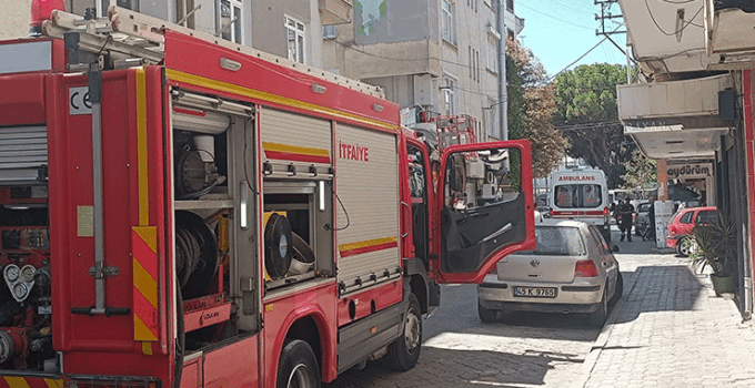 Turgutlu’da çıkan yangında 2 muhabbet kuşu telef oldu