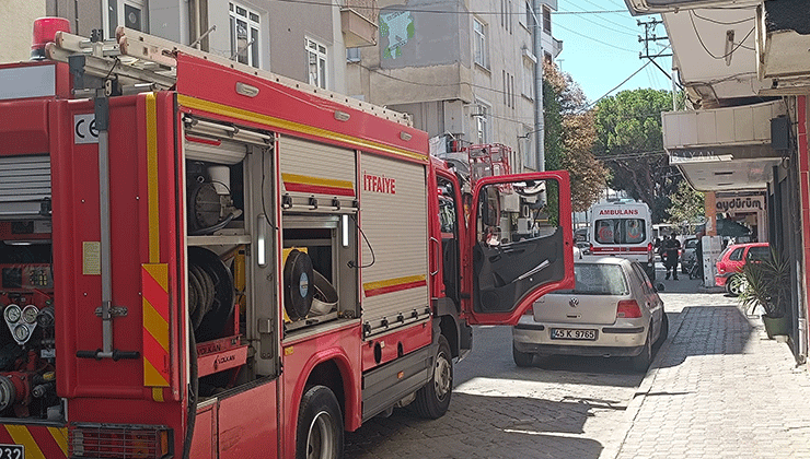 Turgutlu’da çıkan yangında 2 muhabbet kuşu telef oldu