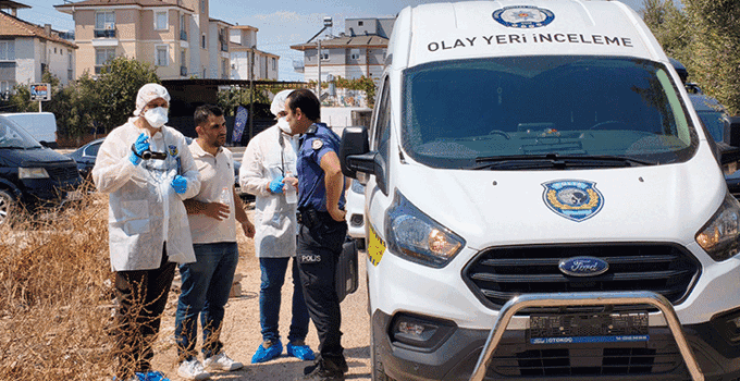 Yakınları tarafından evinde ölü bulundu