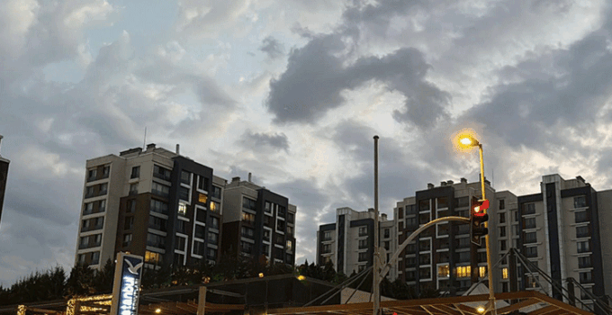 Zeytinburnu’nda 9. kattan düşen 1 yaşındaki çocuk hayatını kaybetti