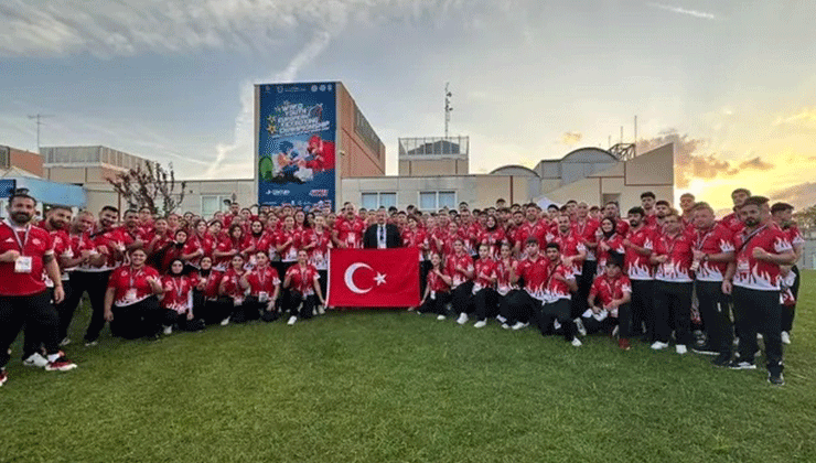 Kick boksta madalya yağmuru