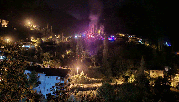 Adana’da evde çıkan yangında anne ve oğlu yaralandı