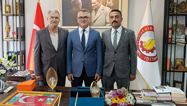 AK Parti ve MHP’den Ustaoğlu’na hayırlı olsun ziyareti