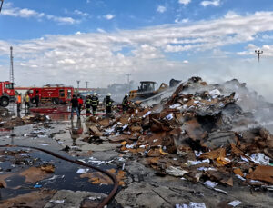 Aksaray’da geri dönüşüm tesisinde yangın paniği