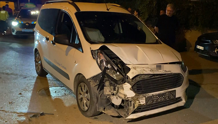 Aksaray’da hafif ticari araç kamyonetle çarpıştı: 3 yaralı