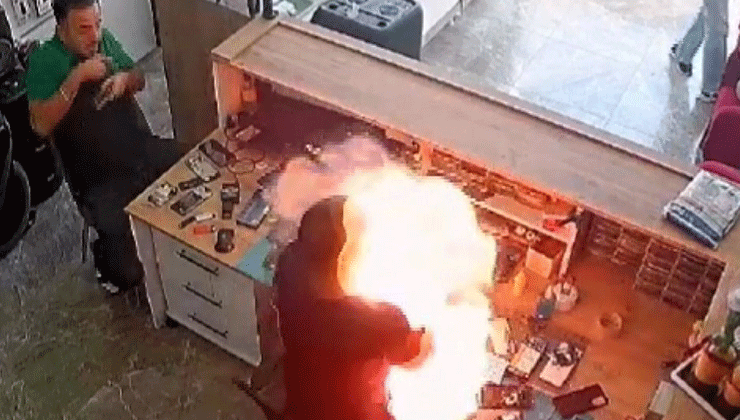Aksaray’da telefon bataryası bomba gibi patladı