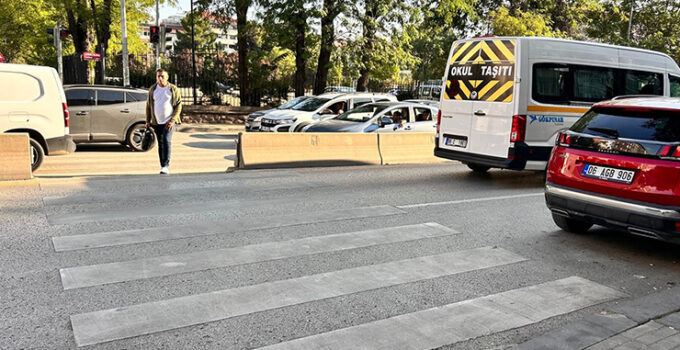 Ankara’da bir sürücü yaya geçidinde tartıştığı kadını yumrukladı