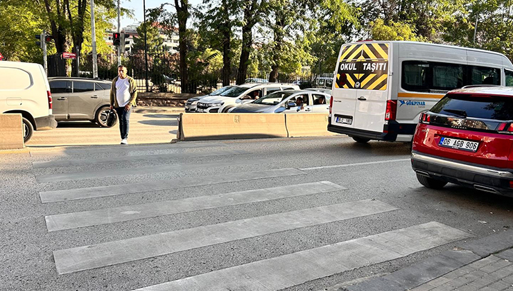 Ankara’da bir sürücü yaya geçidinde tartıştığı kadını yumrukladı
