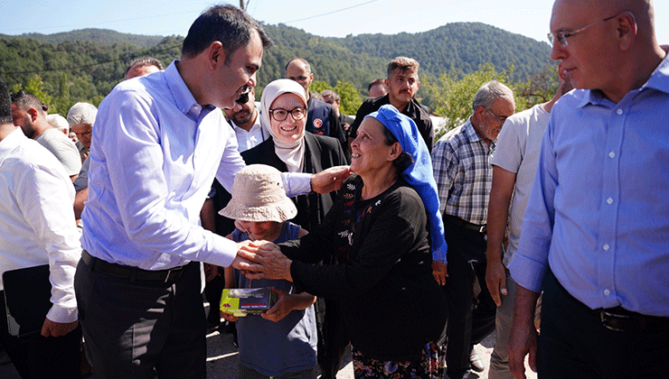 Bakan Kurum’dan Şerife teyzeye: “Artık üzülme tamam mı?”