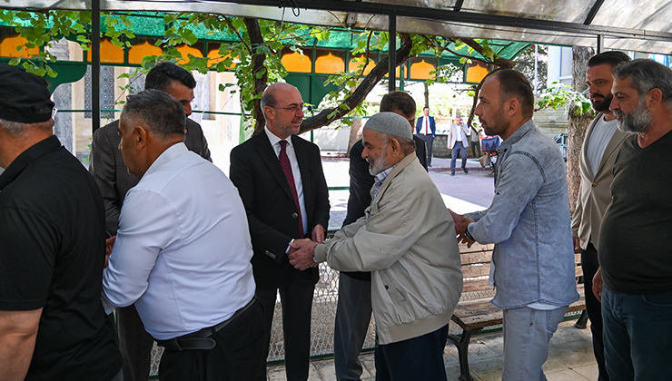 Başkan Pekyatırmacı cuma namazında vatandaşla bir araya geldi