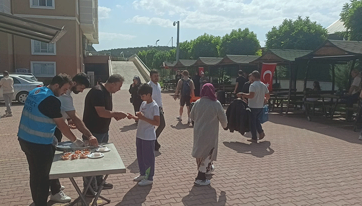 Beyşehir’de üniversite öğrencileri tatlılarla karşılandı