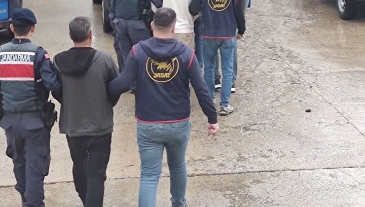 Bolu’da ‘çocuğa cinsel istismar’ ve ‘dolandırıcılıktan’ aranan 2 kişi yakalandı