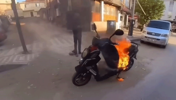 Bursa’da motosiklet alev topuna döndü, vatandaş vileda kovasıyla müdahale etti