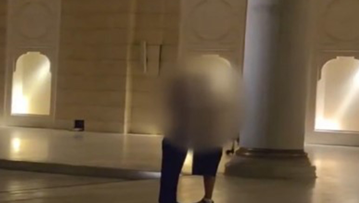 Camide uygunsuz hareketlerde bulunan 2 turist için 1 yıla kadar hapis istemi